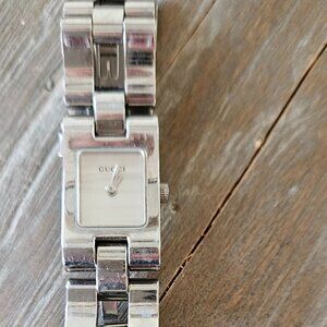 Gucci Women's 2305L Stainless Steel Square Watch